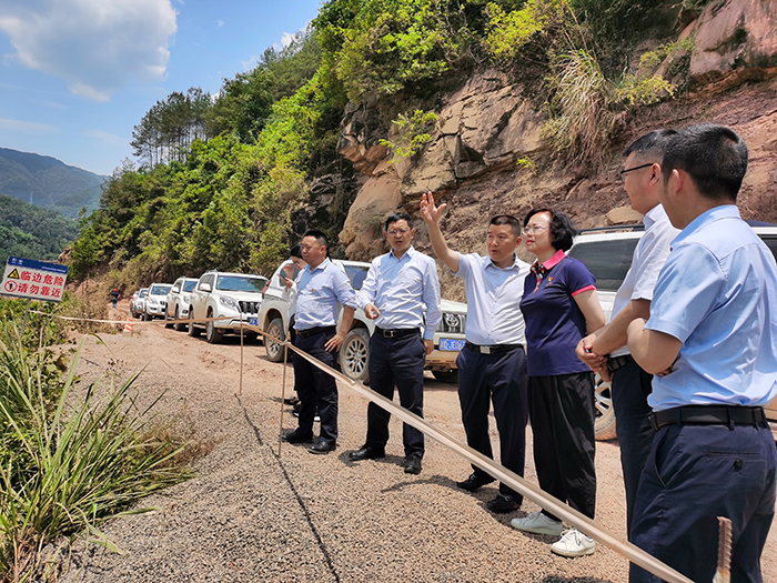 四川省國資委黨委委員、副主任游代麗到鎮(zhèn)廣高速王通段A1合同段調(diào)研工作