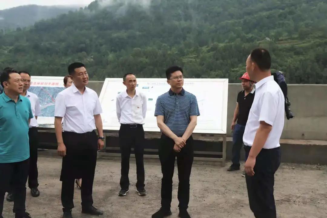 四川省交通運輸廳領導張勇、王茂奎到鎮(zhèn)廣高速王通段A1合同段調(diào)研指導工作