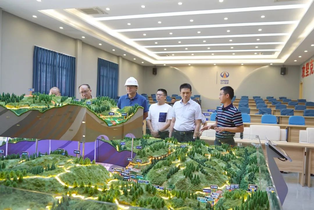 四川路橋黨委委員、紀委書記朱年紅到寧攀高速ZCB1-7/8分部檢查指導工作