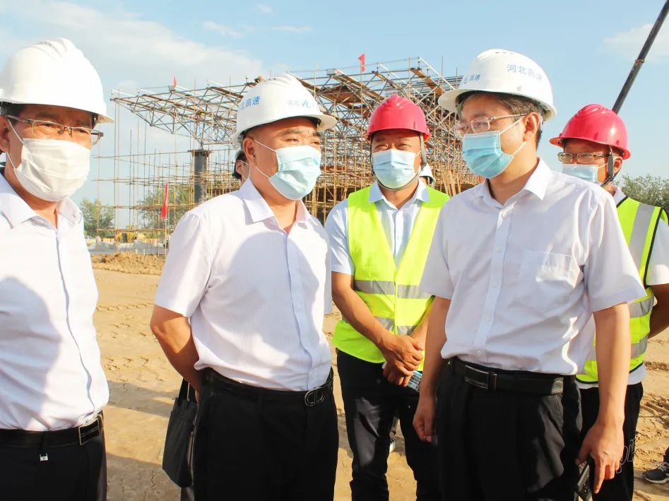 河北高速集團(tuán)黨委副書記、副董事長、總經(jīng)理楊榮博深入石家莊東、石家莊南收費站改建工程項目檢查工作
