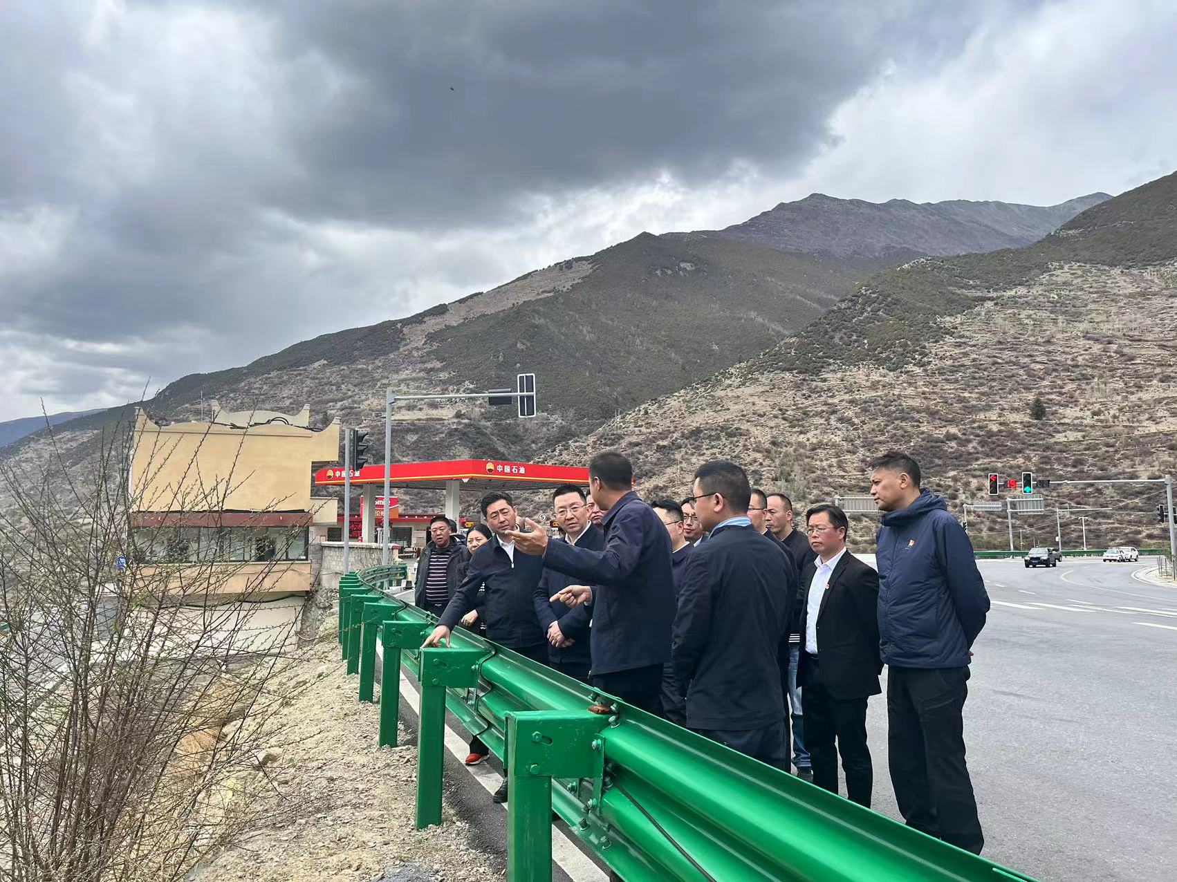 阿壩州委常委、州紀委書記、監(jiān)委主任袁震到都四山地軌道交通項目DSZH標檢查指導工作