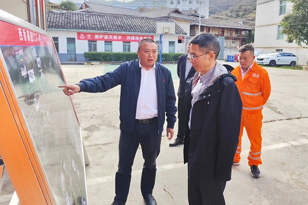 四川路橋黨委委員、監(jiān)事會主席黃衛(wèi)赴西香高速ZCB4總包部調(diào)研檢查工作